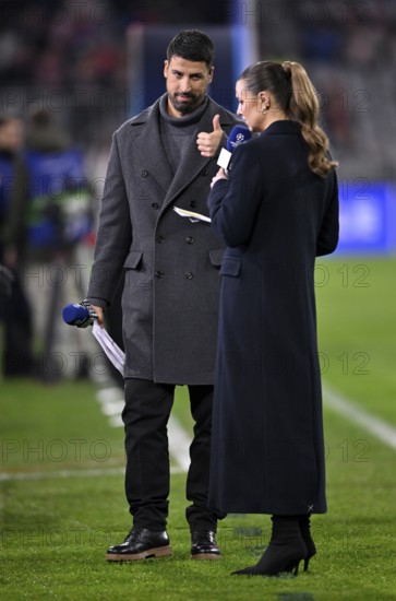 DAZN presenter Laura Wontorra and TV expert Sami Khedira with microphone, logo, gesture gesture
