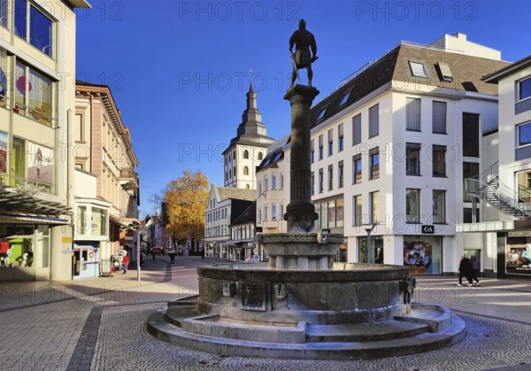 Bernard II monument by Albert Pehle on the Bernard Fountain, with the tower of St. James Church in