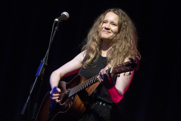 Magda NOVELS, concert as part of the record release tour for the album Vol.1 Shadow Work at