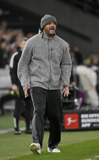Coach coach Vincent Kompany FC Bayern Munich FCB on the sidelines gesture gesture MHParena, MHP