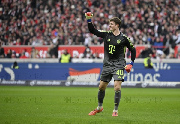 Goalkeeper Jonas Urbig FC Bayern Munich FCB (40) Goal celebration MHPArena, MHP Arena Stuttgart,
