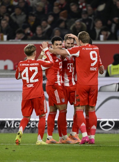 Goal celebration Lennart Karl Bayern Munich FCB (42) Harry Kane FC Bayern Munich FCB (09) Josip