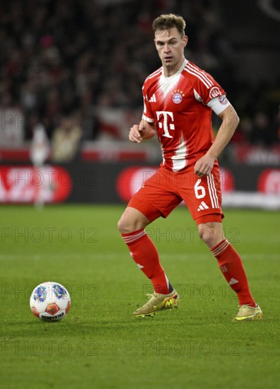 Joshua Kimmich FC Bayern Munich FCB (06) Action on the ball MHPArena, MHP Arena Stuttgart,