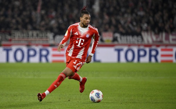 Michael Olise FC Bayern Munich FCB (17) Action on the ball MHPArena, MHP Arena Stuttgart,