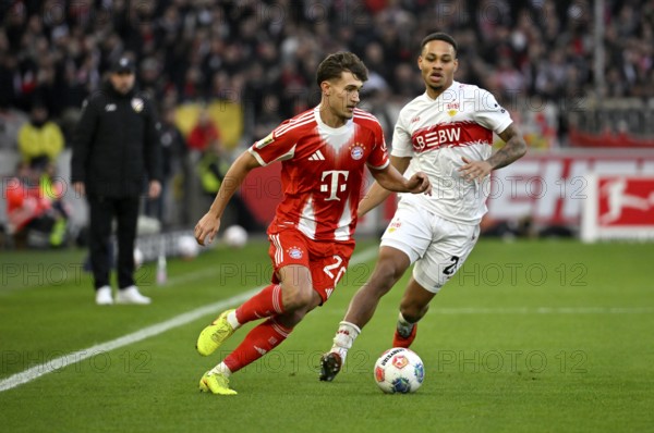 Tom Bischof FC Bayern Munich FCB (20) against Nikolas Nartey VfB Stuttgart (28) MHPArena, MHP Arena