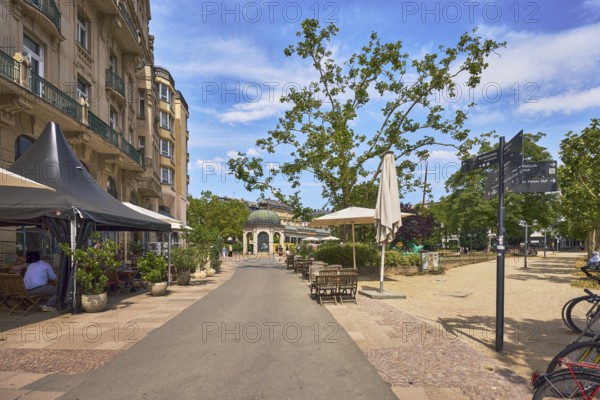 Square, historic building, residential building, outdoor area, restaurant palast-hotel, signpost,
