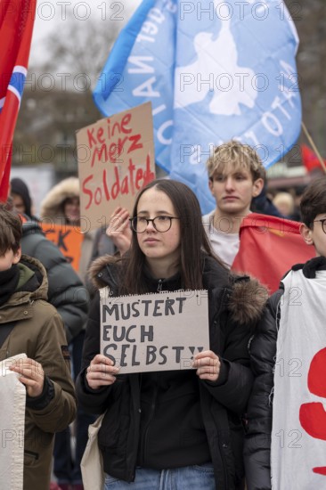 School strike against military service, around 600 participants in a demonstration against the