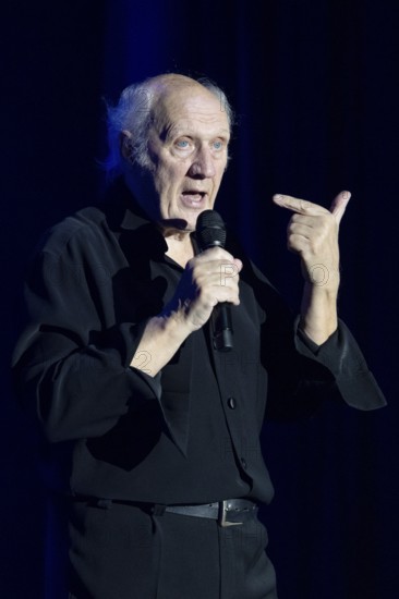 Herman van Veen, singer, songwriter, Netherlands, with the program Achtzig live, 04.12.2025,