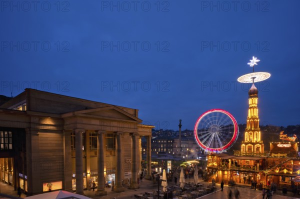 Night view, Christmas market with Christmas pyramid, Ferris wheel, movement effect, New Palace,
