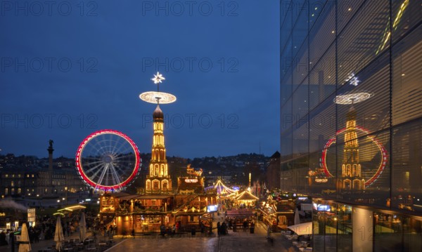 Night view, Christmas market with Christmas pyramid, reflection in the art museum, cube, Ferris