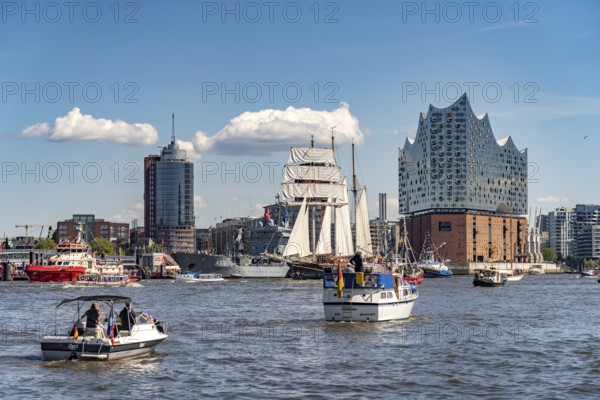 Incoming parade of ships and sailboats at Hafengeburtstag Hamburg 2025 in front of the Elbe