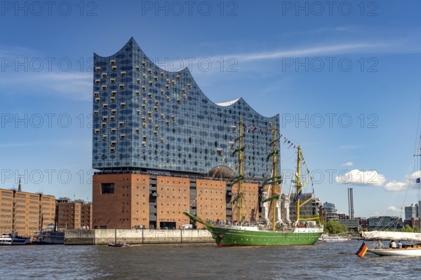 Tall ship Alexander von Humboldt II in front of the Elbe Philharmonic Hall, parade of ships and