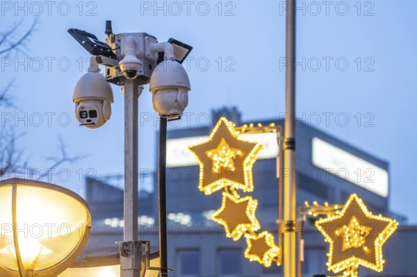 Video surveillance at the Christmas market in downtown Duisburg, KönigstraÃŸe, by a private