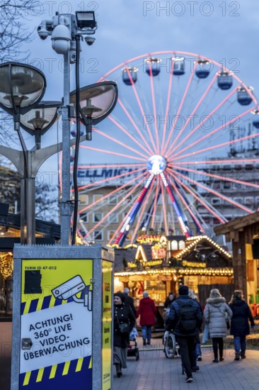 Video surveillance at the Christmas market in downtown Duisburg, KönigstraÃŸe, by a private