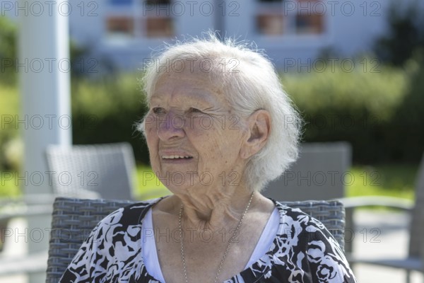 86-year-old woman, retirement home, Jettingen, Baden-WÃ¼rttemberg, Germany