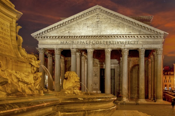 Former pagan ancient Roman temple Pantheon di Agripppa, Catholic church since 609 AD Basilica of