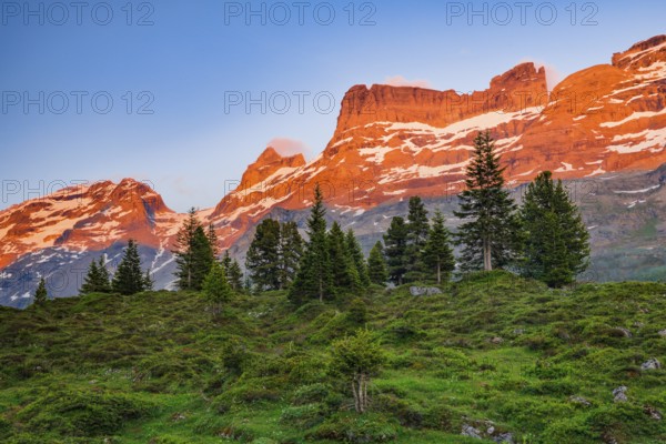 AlpenglÃ¼hen am Reissend Nollen, Chlyn Wendestock, Gross Wendestock and PfaffenhÃ¼t, Canton of
