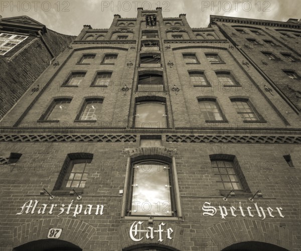 Historic marzipan warehouse, built around 1574, today café, Sepia, An der Untertrave 97, Hanseatic