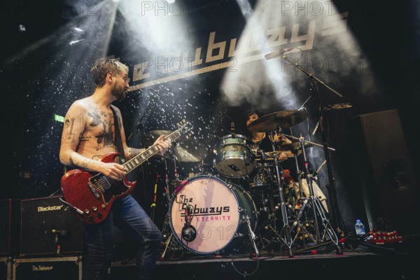 Billy Lunn (singer and guitarist) and Camille Phillips (drummer) from The Subways live on For