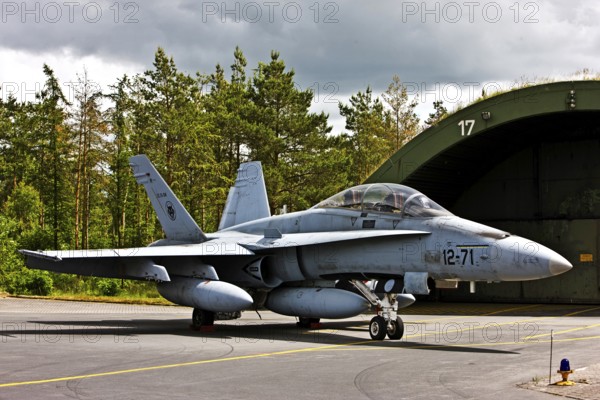 McDonnell Douglas FA-18D Hornet, aircraft, aircraft type, multi-role fighter, fighter, supersonic,