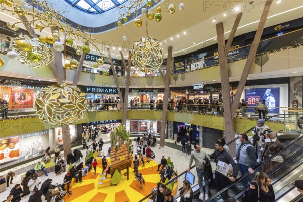 Christmas shopping at the Milaneo shopping center in Stuttgart. On the first weekend of Advent,