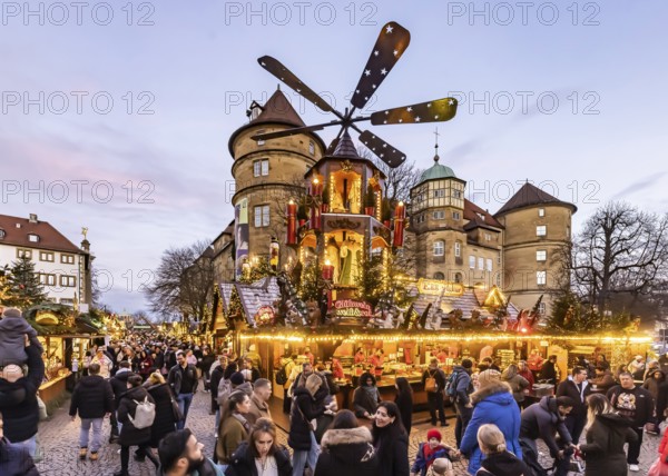 Evening atmosphere at Stuttgart's Christmas market in the Schillerplatz area. With around 3.5