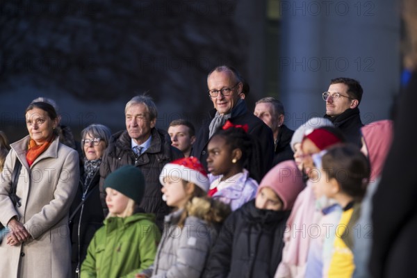 Friedrich Merz (CDU, Federal Chancellor of the Federal Republic of Germany) behind the Vocal Hero