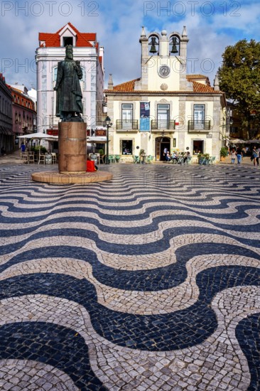 October 5th Square, Praca 5 de Outubro named after the 1910 revolution that led to the abolition of
