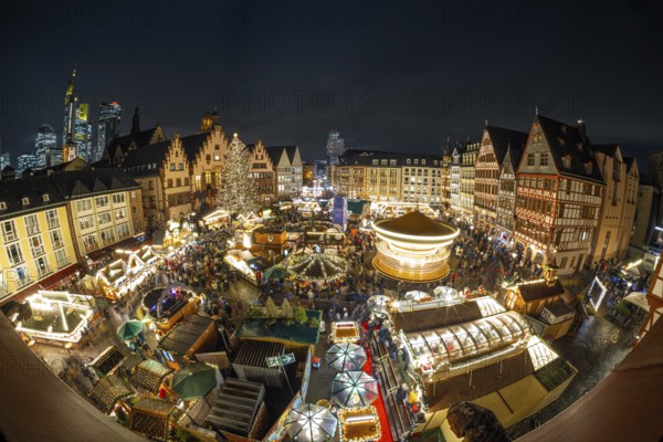 With the lighting on the Mrs. Holle Christmas tree, a 30-meter high Nordmann fir tree, the