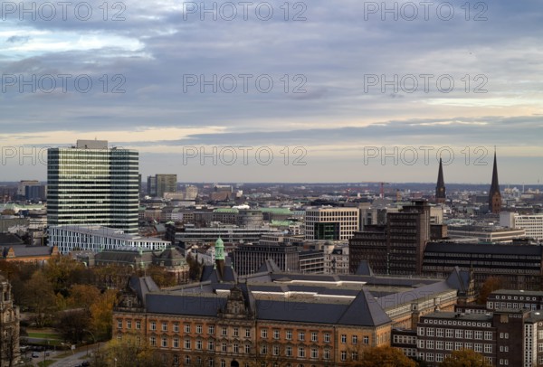 Emporio skyscraper (former Unilever House), church, St. Petri, St. Jacobi, Free and Hanseatic City