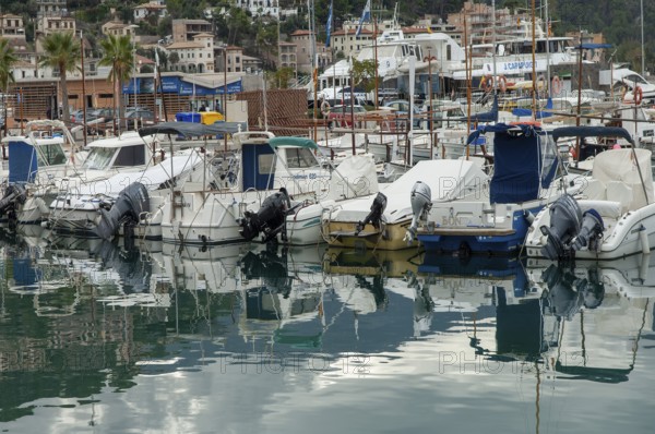 Lots of boats, harbour, Port de Soller, Majorca, Spain
