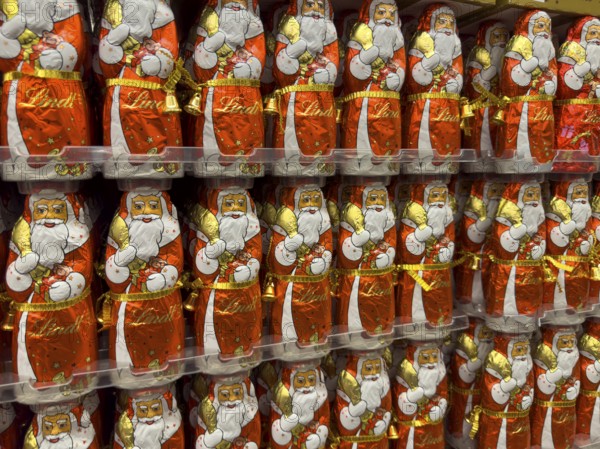 Display on the shelf of chocolate Santa Claus chocolate Santa Claus Santa Claus Santa Claus Santa