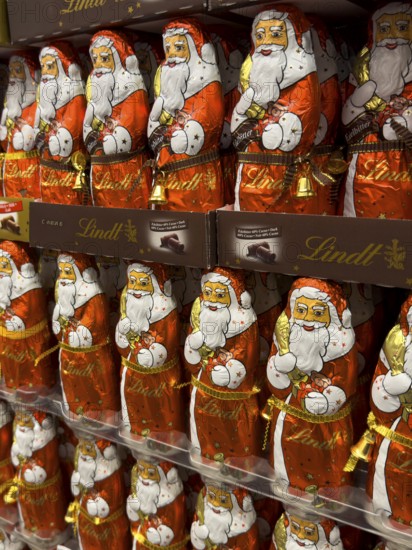 Display on the shelf of chocolate Santa Claus chocolate Santa Claus Santa Claus Santa Claus Santa