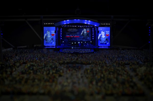 Interior shot, replica of the Helene Fischer benefit concert, play of colors, in favor of A Heart