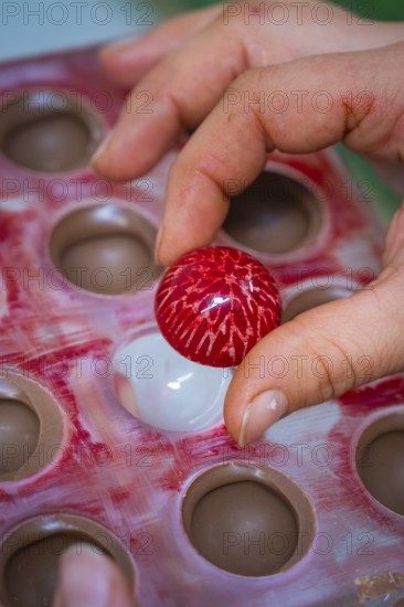 Red and white decorated ball is taken from a mold, Christmas baking, Haselstaller Hof, Wildberg,