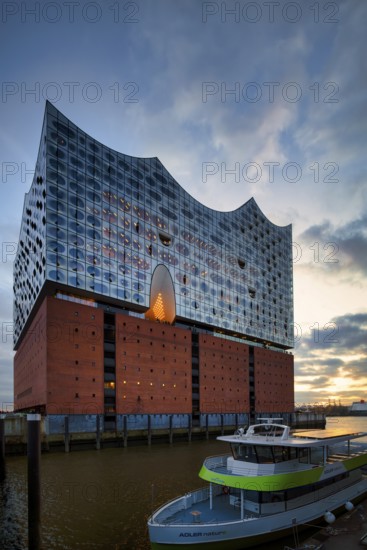 Excursion boat in front of the glass faÃ§ade of the Elbe Philharmonic Hall, Elphie, plaza, viewing