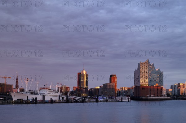View over the Norderelbe to Elbe Philharmonic Hall, Elphie, museum ship Cap San Diego, Columbus