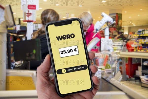 Symbolic image, photo montage, about the European WERO payment service, currently you can only send