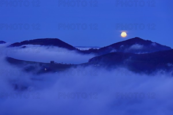View from the Gisliflue of the Jurassic foothills from the left, Asperstrihen, Strihen, in the