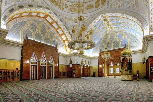 Masjid Omar Ali Saifuddien Mosque, Prayer Hall with decorated ceiling and cupola, Bandar Seri