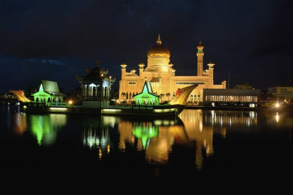 Masjid Omar Ali Saifuddien Mosque and the ceremonial stone barge at night, Bandar Seri Begawan,