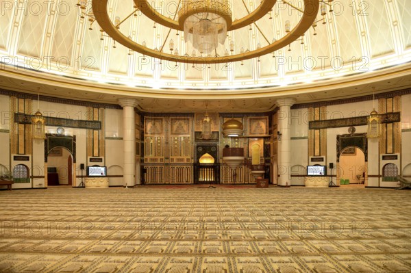 Jame' Asr Hassanil Bolkiah Mosque, Decorated prayer hall with a cupola and majestic chandelier,