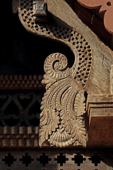 Detail of a traditionally decorated wooden roof, Heritage Hotel Privacy, Vembanad Lake, Kerala,