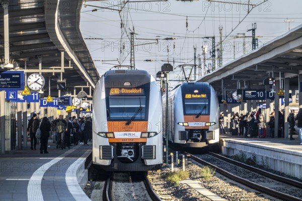 Dortmund Central Station, regional express trains, RRX, Rhein-Ruhr Express on the platform, RE4,