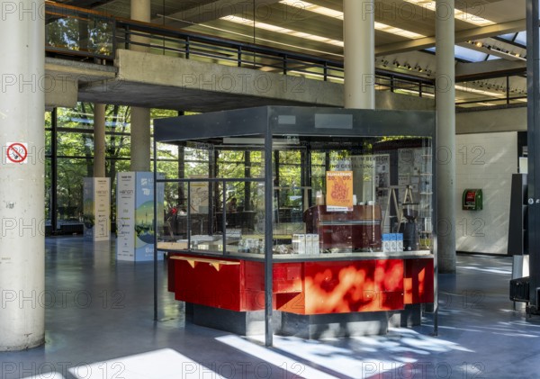 Vacant glass rotunda and former doorman's lodge in the Technische UniversitÃ¤t Berlin building on