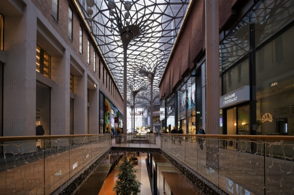 Interior view, shops, passers-by, shopping mall, Westfield, Hamburg-Ãœberseequartier, Free and