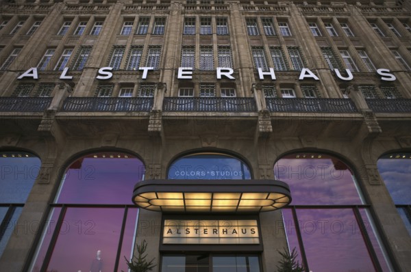 Exterior view, entrance to shopping mall, Alsterhaus, Jungfernstieg, Free and Hanseatic City of