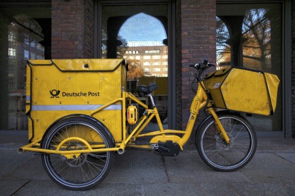 DHL, e-tricycle, e-trike, bicycle for mail deliverers, logo, parks in pedestrian zone, Free and