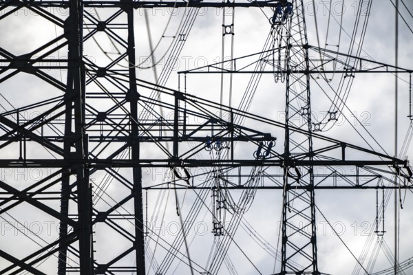380-kV high-voltage overhead line, new building, along the A57 motorway, near Meerbusch,