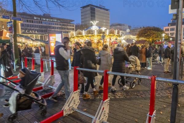 Christmas market in Essen, secured by mobile anti-terrorist lock, modular, movable barrier against